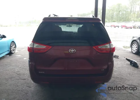 2016 Toyota Sienna Le z USA, uszkodzony, nr VIN 5TDKK3DC0GS760526